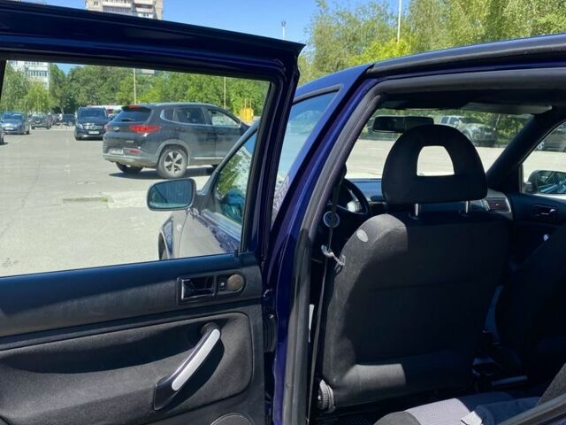 Синий Фольксваген Гольф, объемом двигателя 1.6 л и пробегом 278 тыс. км за 3800 $, фото 13 на Automoto.ua