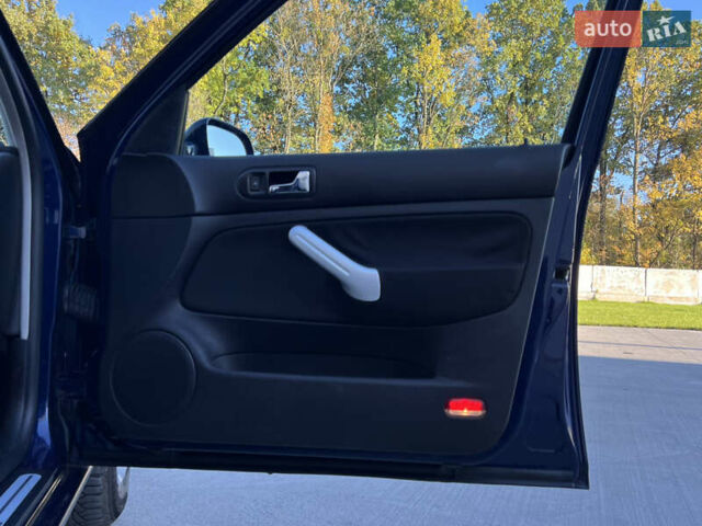 Синий Фольксваген Гольф, объемом двигателя 1.6 л и пробегом 284 тыс. км за 5350 $, фото 70 на Automoto.ua