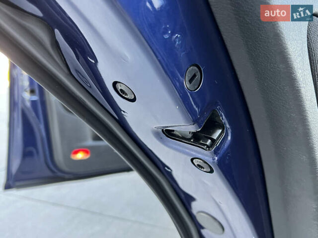 Синий Фольксваген Гольф, объемом двигателя 1.6 л и пробегом 284 тыс. км за 5350 $, фото 97 на Automoto.ua