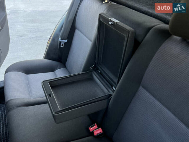 Синий Фольксваген Гольф, объемом двигателя 1.6 л и пробегом 284 тыс. км за 5350 $, фото 59 на Automoto.ua