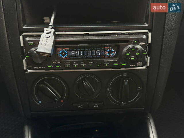 Синий Фольксваген Гольф, объемом двигателя 1.39 л и пробегом 283 тыс. км за 3999 $, фото 29 на Automoto.ua