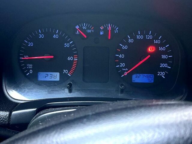 Синий Фольксваген Гольф, объемом двигателя 1.4 л и пробегом 327 тыс. км за 3500 $, фото 4 на Automoto.ua