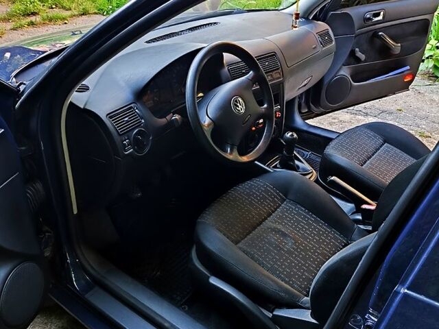 Синий Фольксваген Гольф, объемом двигателя 1.4 л и пробегом 229 тыс. км за 4100 $, фото 3 на Automoto.ua