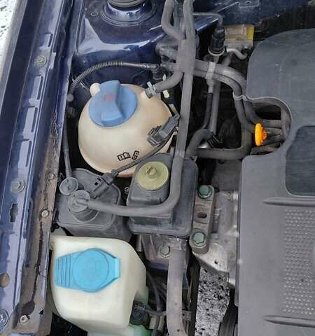 Синий Фольксваген Гольф, объемом двигателя 1.6 л и пробегом 259 тыс. км за 4000 $, фото 47 на Automoto.ua