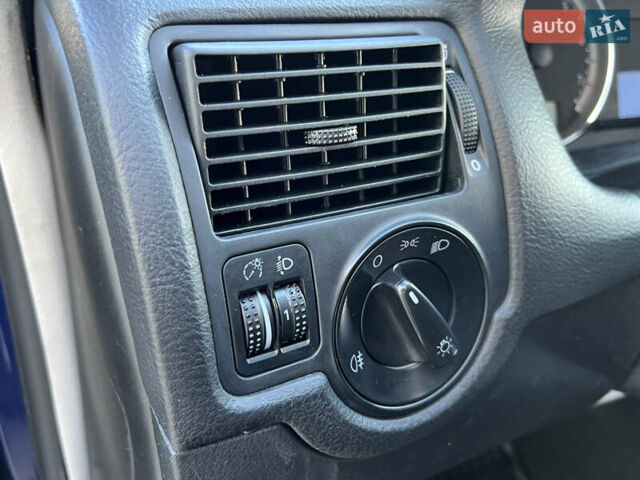 Синий Фольксваген Гольф, объемом двигателя 1.6 л и пробегом 284 тыс. км за 5350 $, фото 39 на Automoto.ua