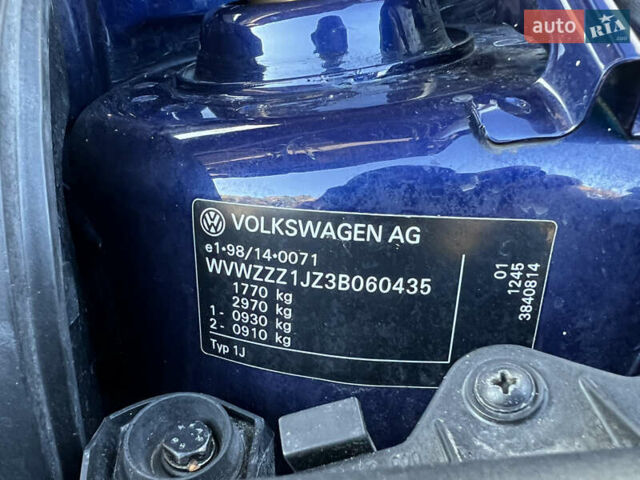 Синий Фольксваген Гольф, объемом двигателя 1.6 л и пробегом 284 тыс. км за 5350 $, фото 115 на Automoto.ua