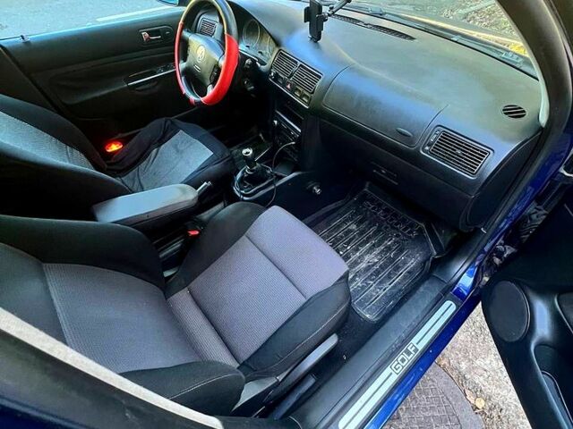 Синий Фольксваген Гольф, объемом двигателя 1.6 л и пробегом 290 тыс. км за 4200 $, фото 6 на Automoto.ua