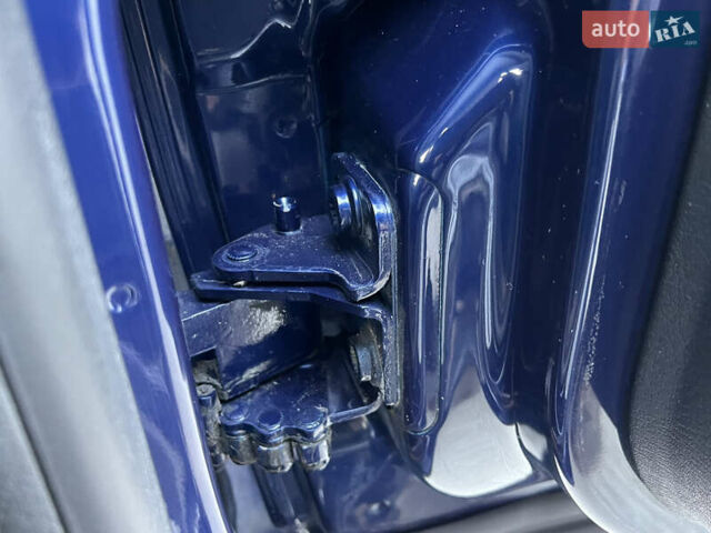 Синий Фольксваген Гольф, объемом двигателя 1.6 л и пробегом 284 тыс. км за 5350 $, фото 84 на Automoto.ua