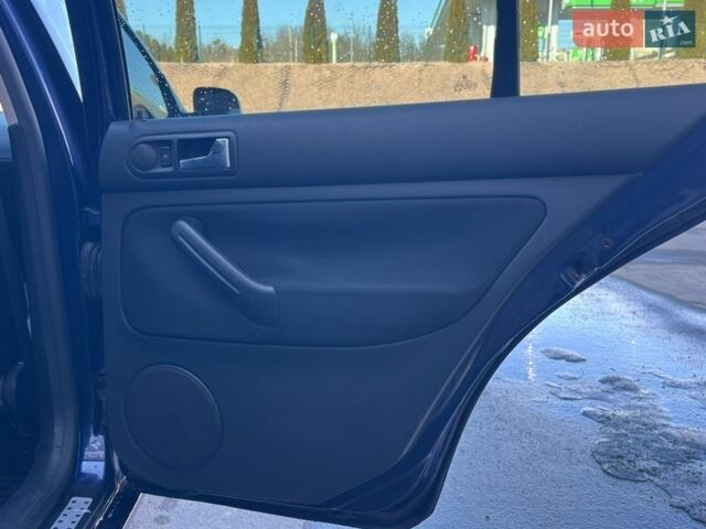 Синий Фольксваген Гольф, объемом двигателя 1.6 л и пробегом 263 тыс. км за 4350 $, фото 55 на Automoto.ua