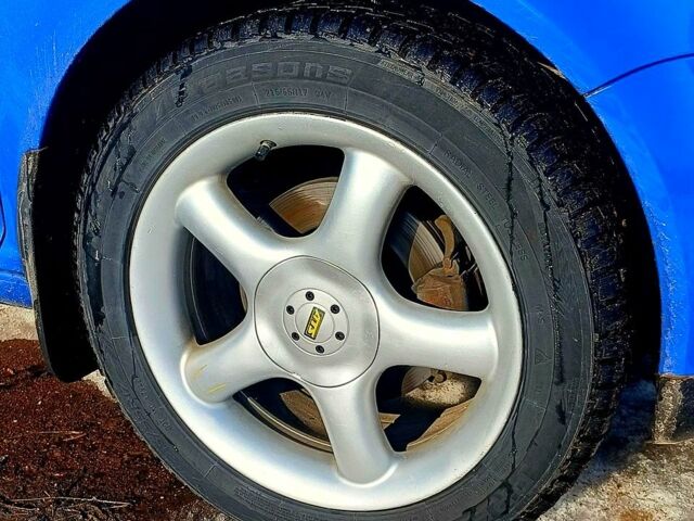 Синий Фольксваген Гольф, объемом двигателя 1.6 л и пробегом 246 тыс. км за 4500 $, фото 4 на Automoto.ua