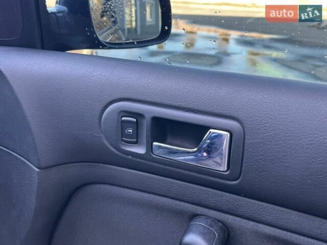 Синий Фольксваген Гольф, объемом двигателя 1.6 л и пробегом 263 тыс. км за 4350 $, фото 61 на Automoto.ua