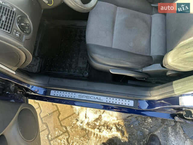 Синий Фольксваген Гольф, объемом двигателя 1.6 л и пробегом 243 тыс. км за 4500 $, фото 19 на Automoto.ua