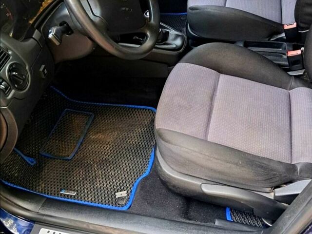 Синій Фольксваген Гольф, об'ємом двигуна 1.6 л та пробігом 205 тис. км за 4500 $, фото 6 на Automoto.ua