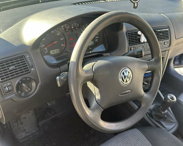 Синий Фольксваген Гольф, объемом двигателя 1.6 л и пробегом 243 тыс. км за 4500 $, фото 14 на Automoto.ua