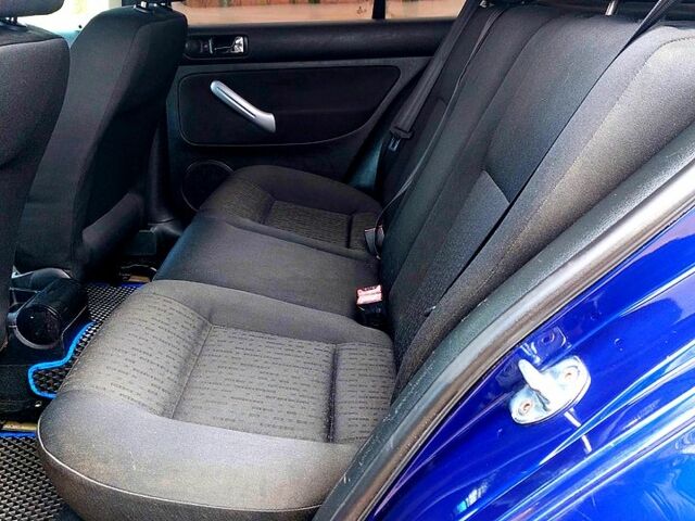 Синий Фольксваген Гольф, объемом двигателя 1.6 л и пробегом 231 тыс. км за 4600 $, фото 10 на Automoto.ua