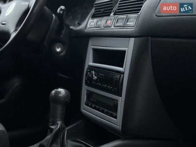 Синий Фольксваген Гольф, объемом двигателя 1.6 л и пробегом 284 тыс. км за 4300 $, фото 6 на Automoto.ua