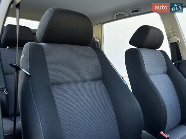 Синий Фольксваген Гольф, объемом двигателя 1.6 л и пробегом 284 тыс. км за 5350 $, фото 65 на Automoto.ua