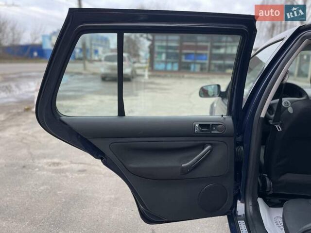 Синий Фольксваген Гольф, объемом двигателя 1.39 л и пробегом 220 тыс. км за 5150 $, фото 21 на Automoto.ua