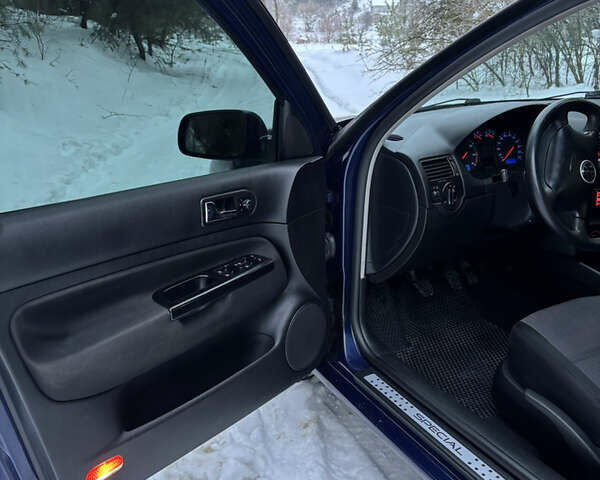 Синий Фольксваген Гольф, объемом двигателя 1.39 л и пробегом 228 тыс. км за 4400 $, фото 17 на Automoto.ua