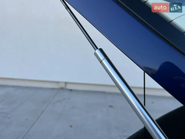 Синий Фольксваген Гольф, объемом двигателя 1.6 л и пробегом 284 тыс. км за 5350 $, фото 92 на Automoto.ua