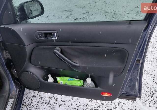 Синий Фольксваген Гольф, объемом двигателя 1.6 л и пробегом 259 тыс. км за 4000 $, фото 41 на Automoto.ua