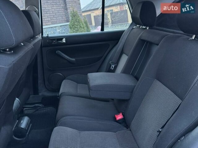 Синий Фольксваген Гольф, объемом двигателя 1.6 л и пробегом 183 тыс. км за 3850 $, фото 16 на Automoto.ua