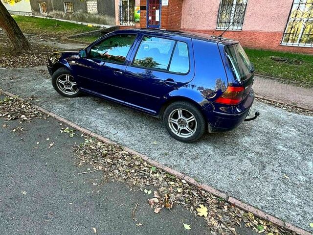 Синий Фольксваген Гольф, объемом двигателя 1.6 л и пробегом 290 тыс. км за 4200 $, фото 1 на Automoto.ua