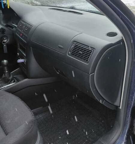 Синий Фольксваген Гольф, объемом двигателя 1.6 л и пробегом 259 тыс. км за 4000 $, фото 42 на Automoto.ua