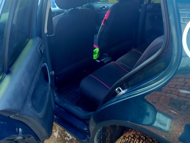 Синий Фольксваген Гольф, объемом двигателя 1.6 л и пробегом 365 тыс. км за 4000 $, фото 4 на Automoto.ua