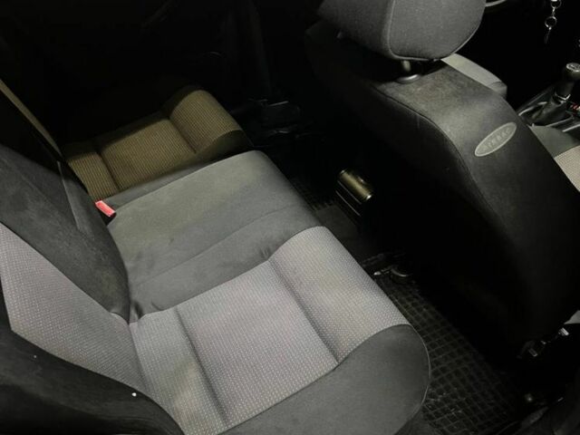 Синій Фольксваген Гольф, об'ємом двигуна 1.4 л та пробігом 260 тис. км за 3600 $, фото 3 на Automoto.ua