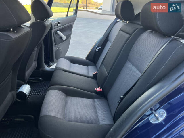 Синий Фольксваген Гольф, объемом двигателя 1.6 л и пробегом 284 тыс. км за 5350 $, фото 54 на Automoto.ua