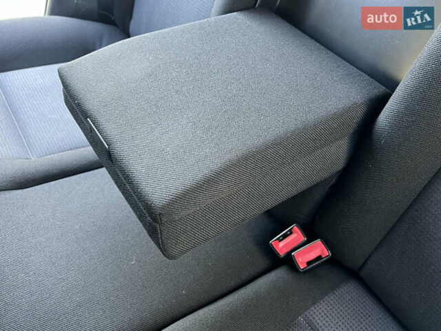 Синий Фольксваген Гольф, объемом двигателя 1.6 л и пробегом 284 тыс. км за 5350 $, фото 58 на Automoto.ua