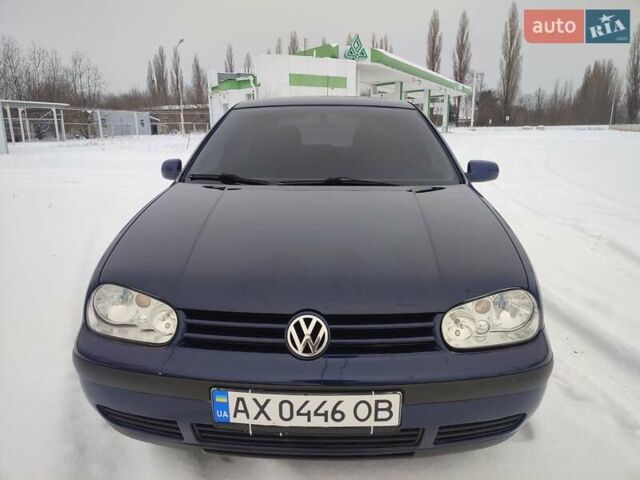 Синий Фольксваген Гольф, объемом двигателя 1.6 л и пробегом 207 тыс. км за 4450 $, фото 1 на Automoto.ua