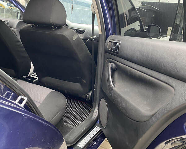 Синий Фольксваген Гольф, объемом двигателя 1.39 л и пробегом 350 тыс. км за 2599 $, фото 16 на Automoto.ua