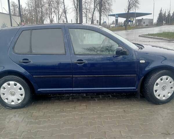 Синій Фольксваген Гольф, об'ємом двигуна 1.39 л та пробігом 200 тис. км за 3999 $, фото 1 на Automoto.ua