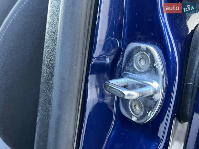 Синий Фольксваген Гольф, объемом двигателя 1.6 л и пробегом 284 тыс. км за 5350 $, фото 104 на Automoto.ua
