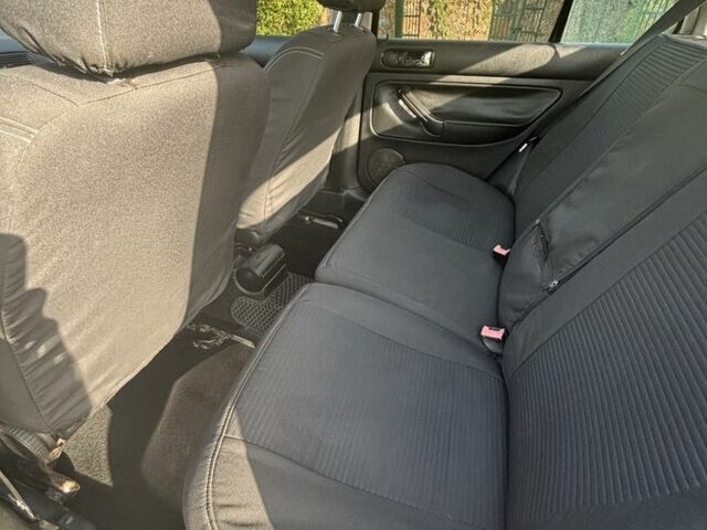 Синий Фольксваген Гольф, объемом двигателя 1.9 л и пробегом 372 тыс. км за 4450 $, фото 6 на Automoto.ua