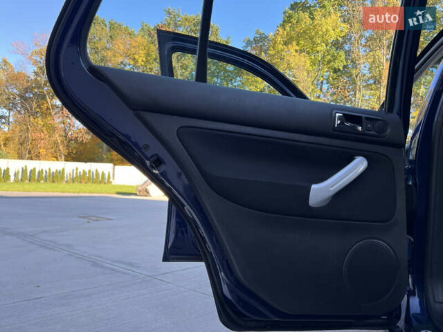 Синий Фольксваген Гольф, объемом двигателя 1.6 л и пробегом 284 тыс. км за 5350 $, фото 62 на Automoto.ua