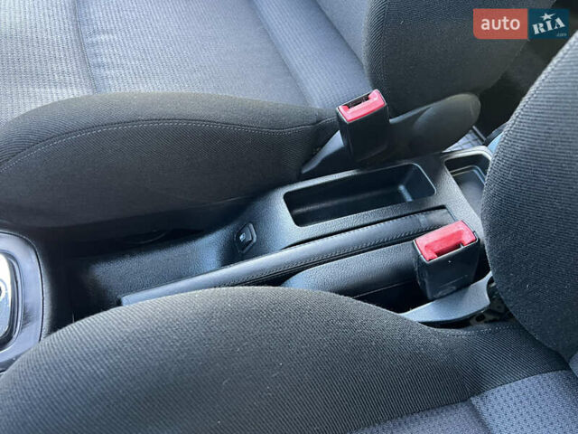 Синий Фольксваген Гольф, объемом двигателя 1.6 л и пробегом 284 тыс. км за 5350 $, фото 42 на Automoto.ua