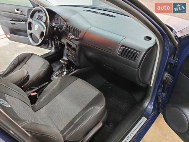 Синий Фольксваген Гольф, объемом двигателя 1.6 л и пробегом 276 тыс. км за 4500 $, фото 2 на Automoto.ua