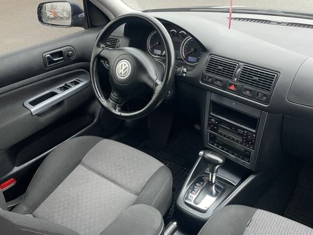 Синий Фольксваген Гольф, объемом двигателя 1.6 л и пробегом 218 тыс. км за 5100 $, фото 9 на Automoto.ua