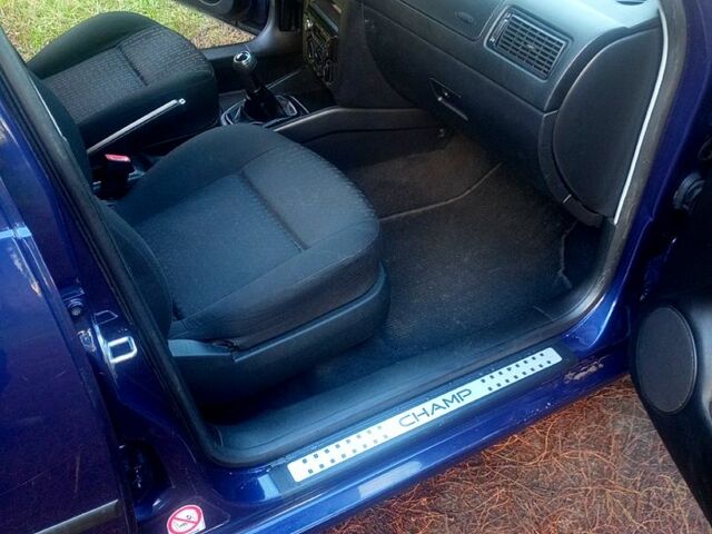 Синий Фольксваген Гольф, объемом двигателя 1.4 л и пробегом 195 тыс. км за 4500 $, фото 4 на Automoto.ua