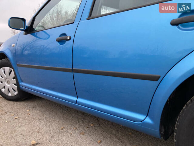 Синій Фольксваген Гольф, об'ємом двигуна 1.39 л та пробігом 204 тис. км за 4399 $, фото 16 на Automoto.ua