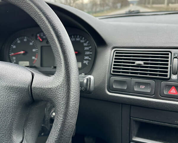 Синий Фольксваген Гольф, объемом двигателя 1.6 л и пробегом 190 тыс. км за 4300 $, фото 41 на Automoto.ua