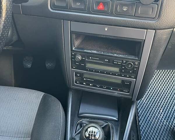 Синий Фольксваген Гольф, объемом двигателя 1.4 л и пробегом 274 тыс. км за 4900 $, фото 16 на Automoto.ua