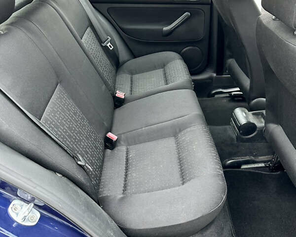 Синий Фольксваген Гольф, объемом двигателя 1.6 л и пробегом 190 тыс. км за 4300 $, фото 31 на Automoto.ua