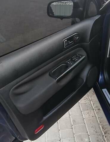 Синий Фольксваген Гольф, объемом двигателя 1.39 л и пробегом 265 тыс. км за 4300 $, фото 5 на Automoto.ua