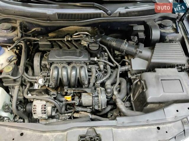 Синий Фольксваген Гольф, объемом двигателя 1.6 л и пробегом 276 тыс. км за 4500 $, фото 18 на Automoto.ua