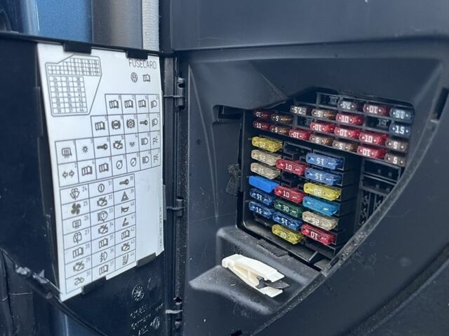 Синий Фольксваген Гольф, объемом двигателя 1.4 л и пробегом 274 тыс. км за 4900 $, фото 21 на Automoto.ua