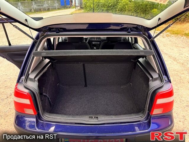 Синий Фольксваген Гольф, объемом двигателя 1.4 л и пробегом 267 тыс. км за 4599 $, фото 6 на Automoto.ua